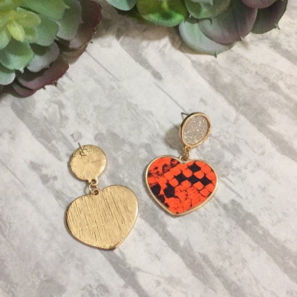 Orange snakeskin heart drop earrings - Picture 4 of 5